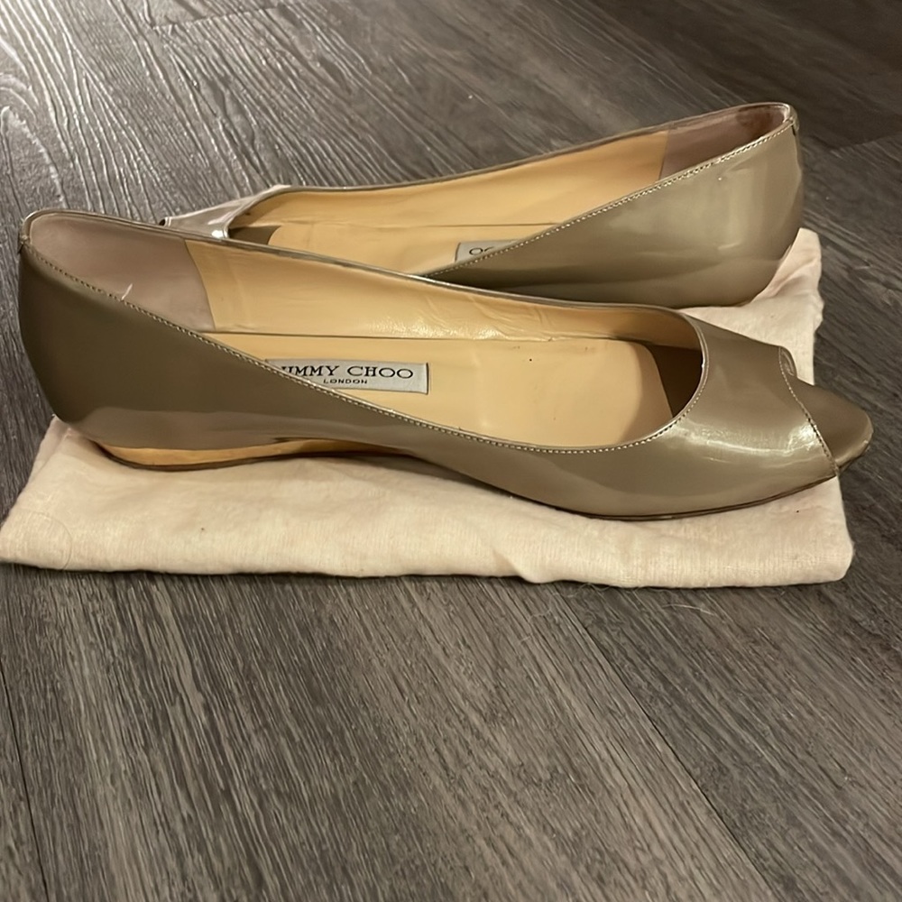 Jimmy Choo Beck Peep Toe Flat Khaki Metallic Patent Leather Gold Enamel Heel - Picture 5 of 16